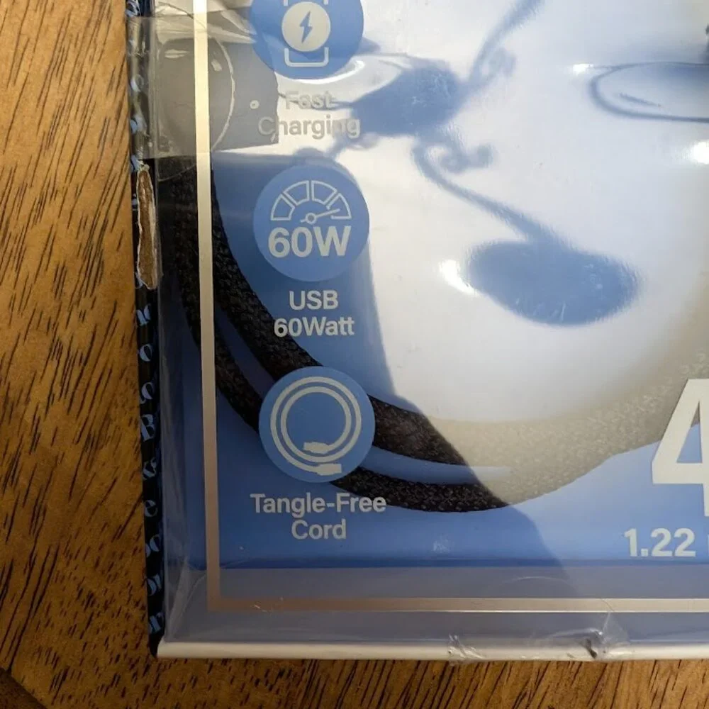 NIB Brookstone 60 Watt Type-C to Type-C Charging Cable